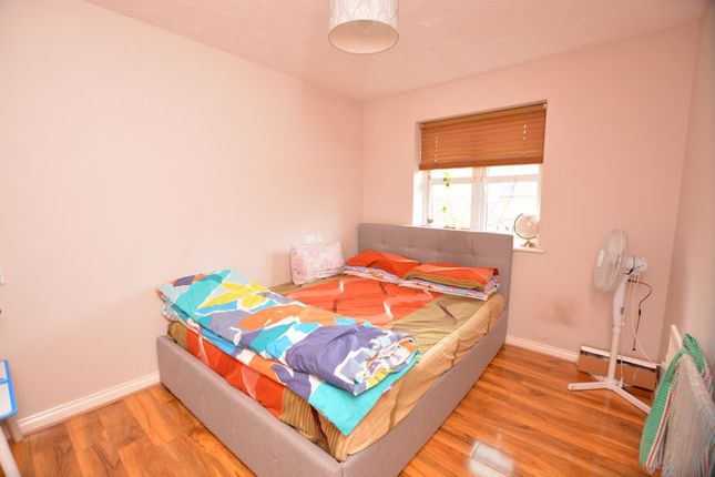 Thumbnail Semi-detached house to rent in Hurworth Avenue, Slough