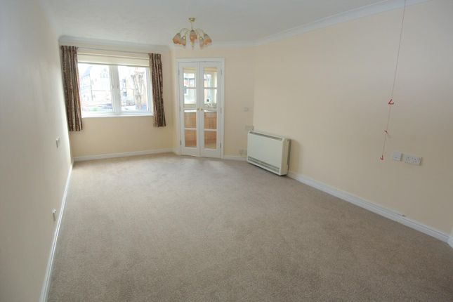 Flat for sale in Parkland Grove, Ashford