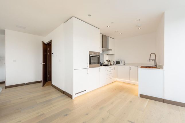 Flat for sale in Station Square, Cambridge
