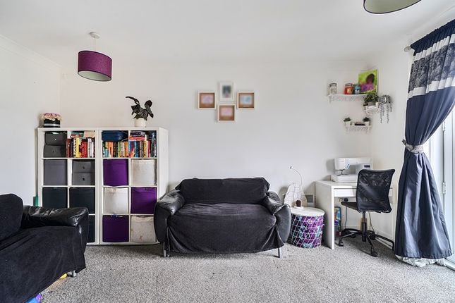 Wheatcroft Court Cleeve Way, Sutton photo 4