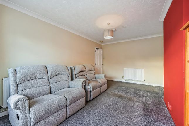 82, The Crescent, Andover photo 4