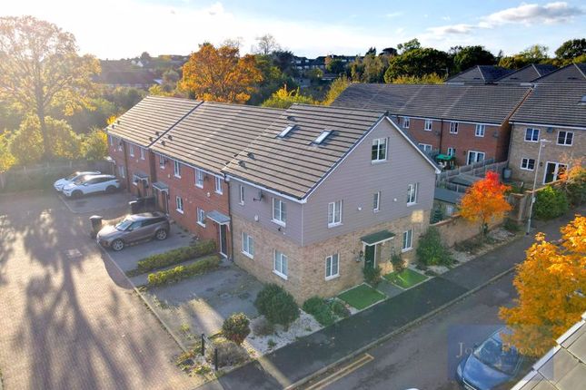 7, Woodland Road, Chigwell photo 2
