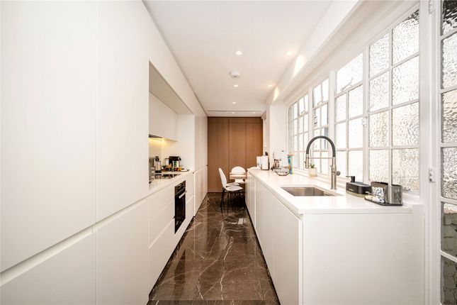 Flat 32 Eaton House, 39-40, Upper Grosvenor Street, London photo 3