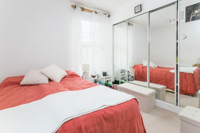31 Bronsart Road, Bronsart Road, London photo 4