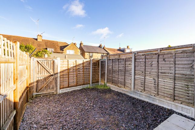 139 Smarts Lane, Loughton photo 4
