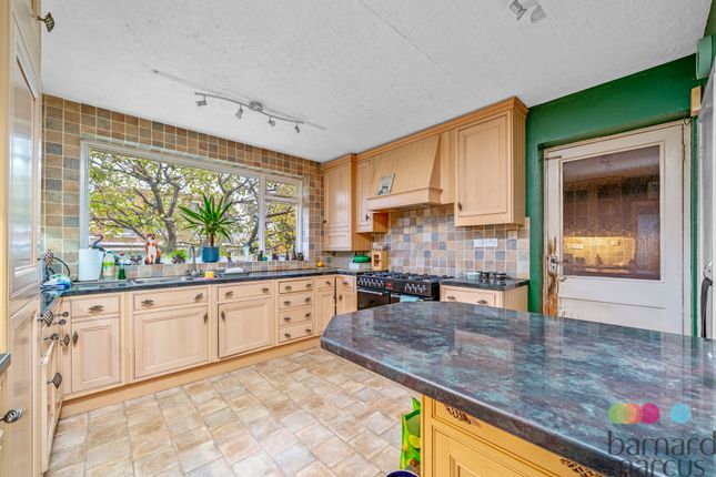 137a, Friern Park, London photo 2