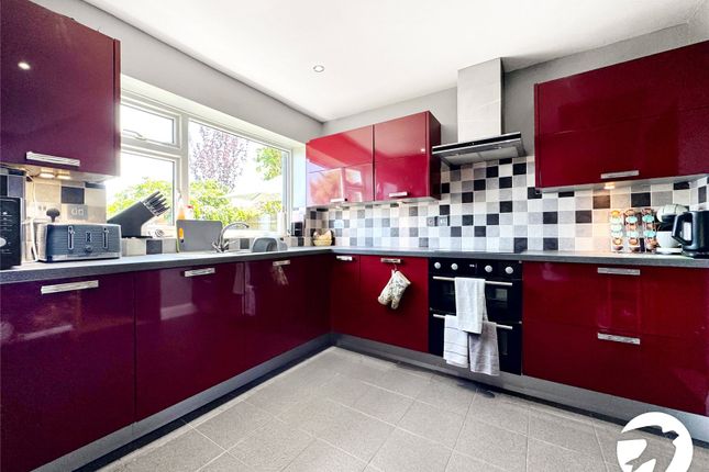 17, Heathside Avenue, Maidstone photo 3