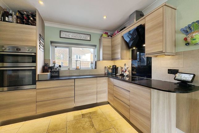 26, Swallowcliffe Gardens, Yeovil photo 4