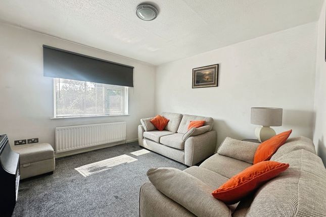 2, Welbeck Close, Manchester photo 2