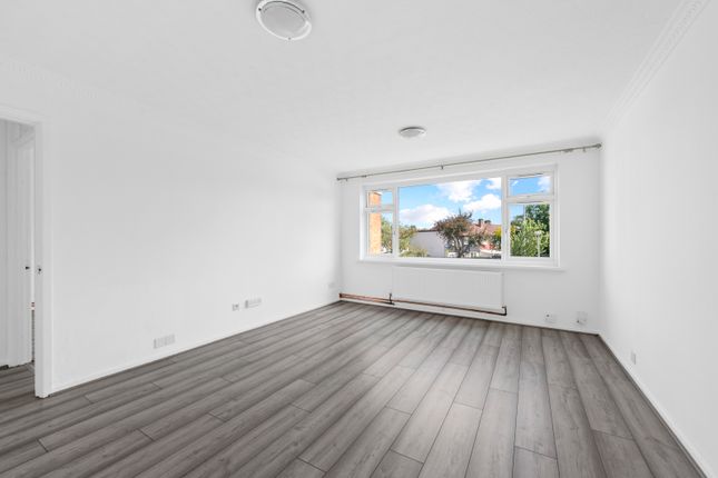 Thumbnail Flat to rent in Tolworth Rise South, Surbiton