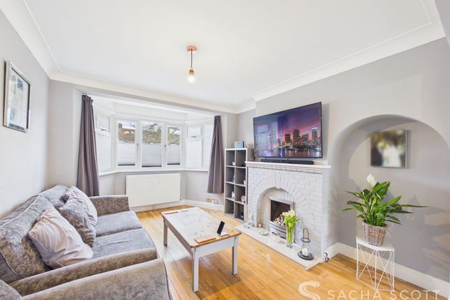158 Dukes Avenue, Richmond photo 2