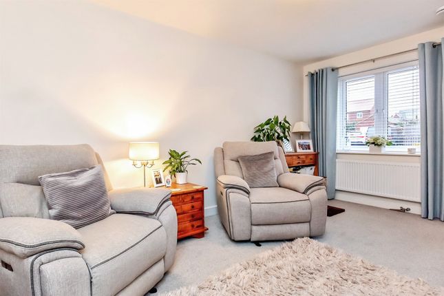 9, Thomas Avenue, Market Harborough photo 2
