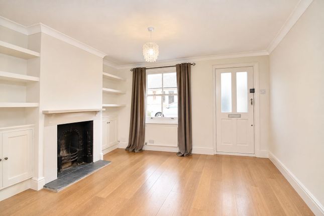 Mills Road, Hersham Village photo 3