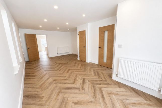 11, Ash Street, Porth photo 4