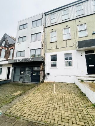 Block of flats for sale in Cardiff Road, Luton