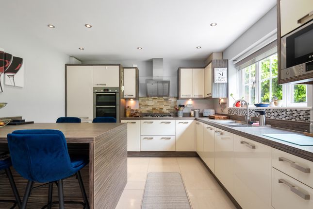 8, Tudor Farm Close, Ashford photo 3