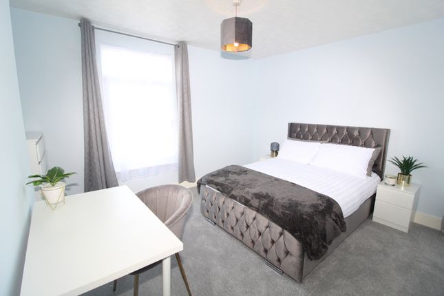 End terrace house to rent in Gillingham, Kent