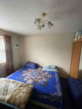 Flat for sale in Bluebell Way, Ilford