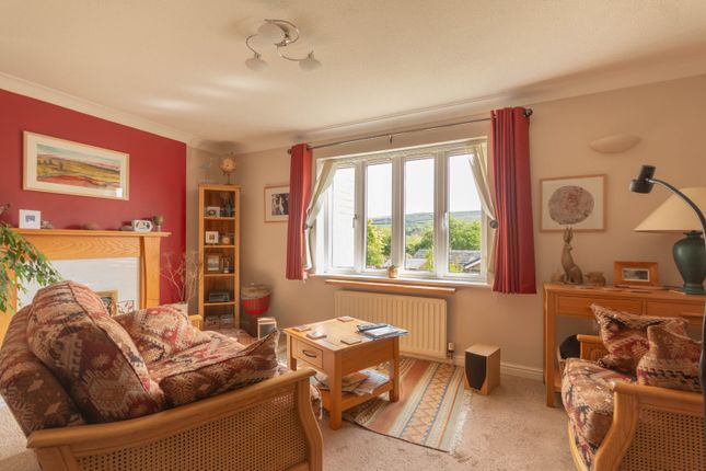 34, Whitestone Drive, Keighley photo 2