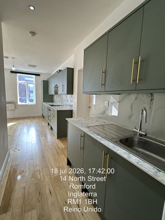 8a , North Street, Romford photo 3