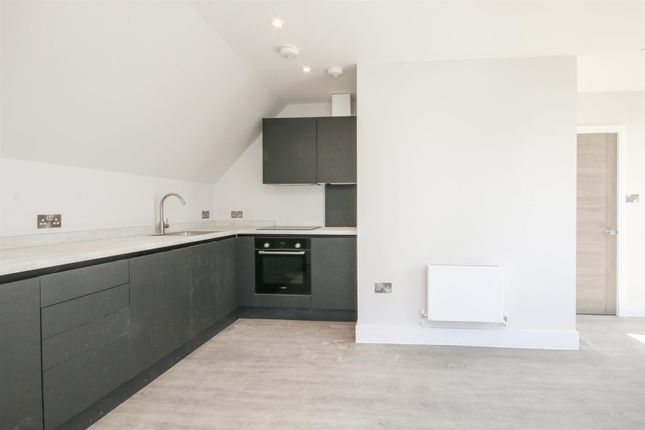 44 Flat 8, Holden Road, London photo 2