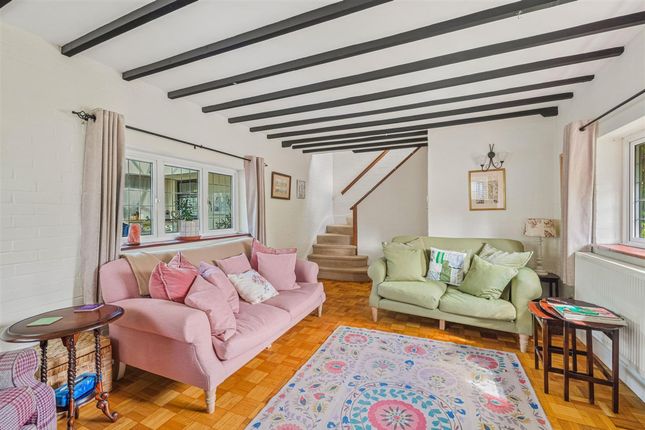 Magnolia Cottage Wonford Close, Tadworth photo 2