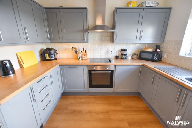 17, Leven Close, Haverfordwest photo 4