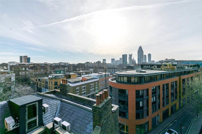 Flat for sale in Brigade Mews, London