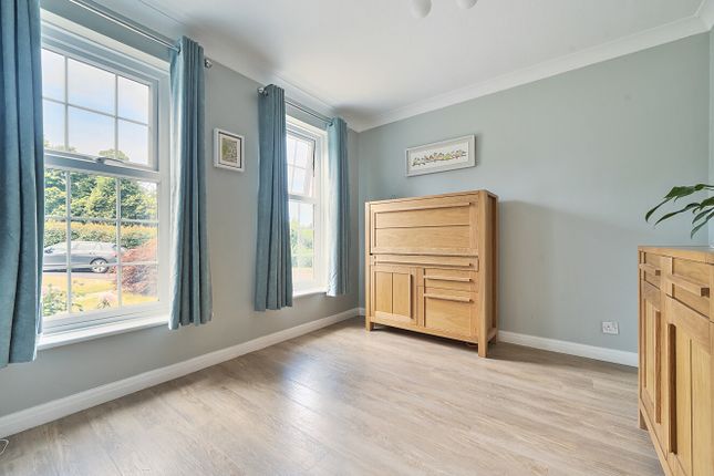 7, Parkhurst Fields, Farnham photo 5