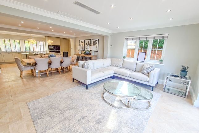 61 Welley Road, Wraysbury photo 4