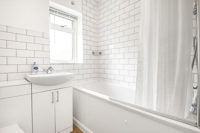 14A, Newbury Way, Northolt photo 3