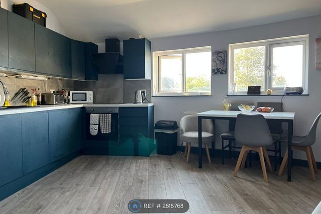 Kitchen/ Lounge