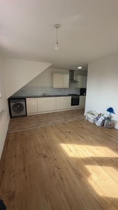 Flat 3, 258a Green Lane, Ilford photo 2