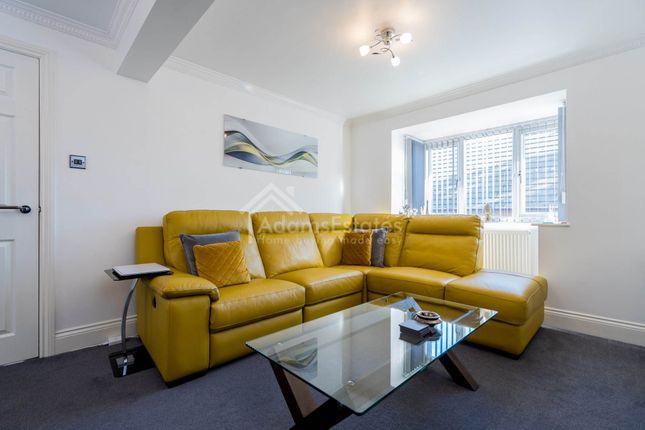 6, Orchard Croft, Dewsbury photo 2