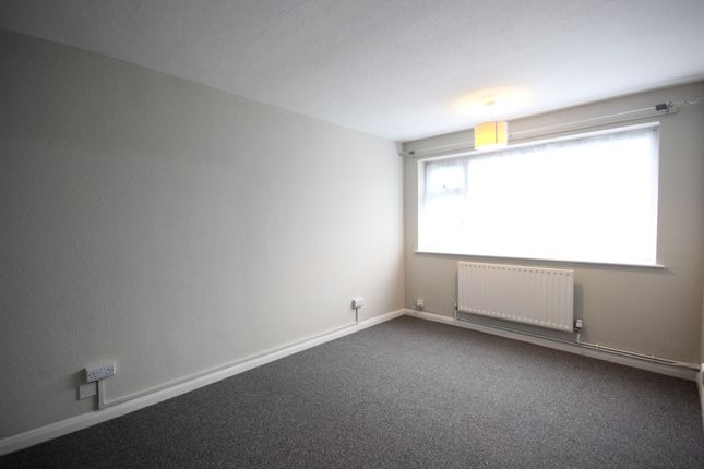 Maisonette to rent in Magpie Hall Lane, Bromley