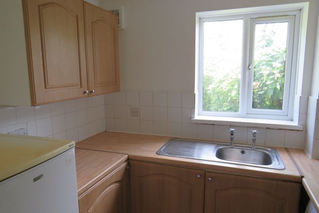 Burket Close, Southall photo 3