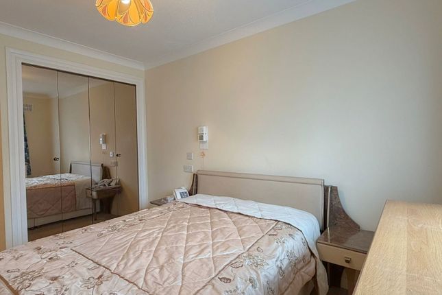 Flat 47, Winningales Court, Vienna Close, Clayhall photo 5