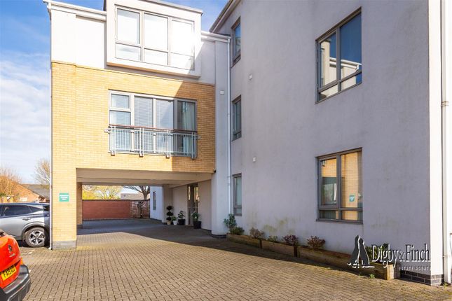 Flat for sale in Oakfield, Radcliffe-On-Trent, Nottingham
