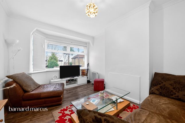 13, Oakleigh Close, London photo 3