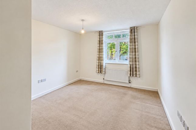5, Apsley House, Hounslow photo 4