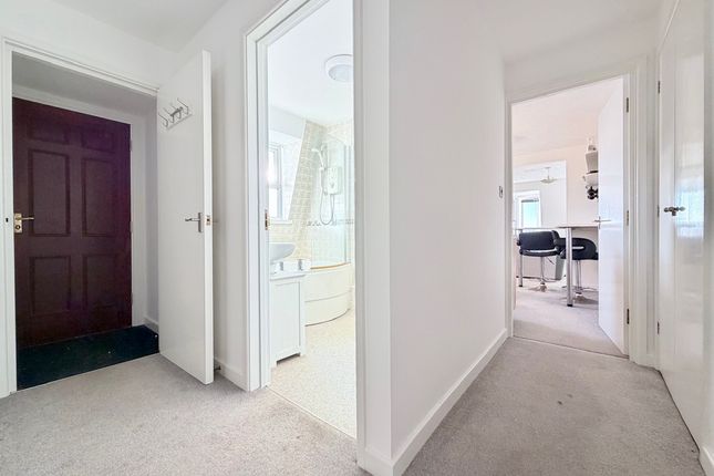 8, Seaton Court, Torpoint photo 3