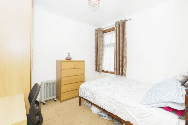 Terraced house for sale in Central Park Road, London