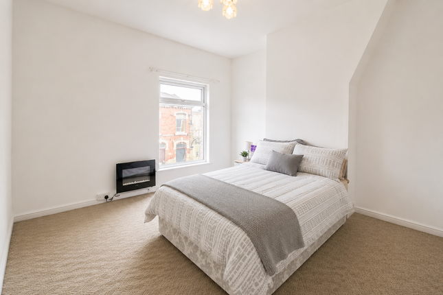29 Birch Street, Ashton-under-Lyne photo 3