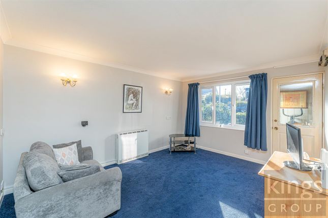 32 Borrowdale Court, Gordon Hill, Enfield photo 2