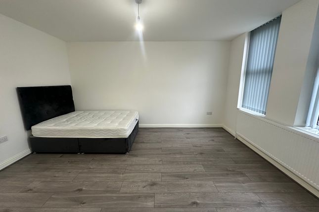 Flat 3, Manchester photo 2