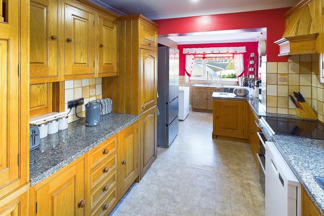 259, WOODLANDS ROAD, BATLEY photo 2