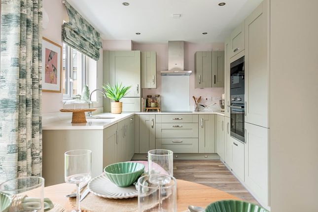Three Sided Kitchen With Lots Of Storage
