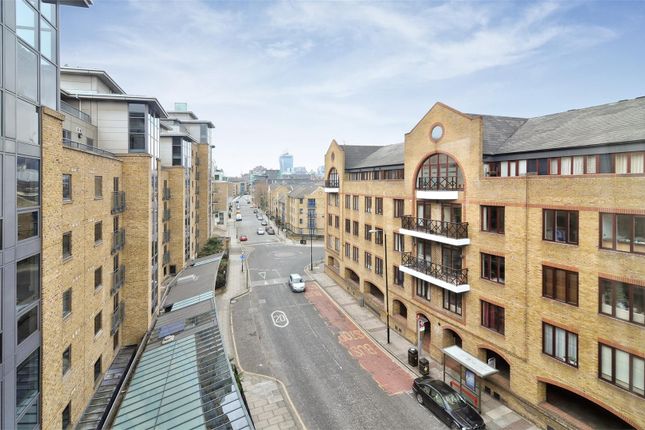 Parking/garage to rent in Wapping High Street, London