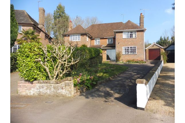 Thumbnail Semi-detached house for sale in Arden Grove, Harpenden