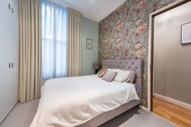 Flat to rent in Blenheim Crescent, Notting Hill, London